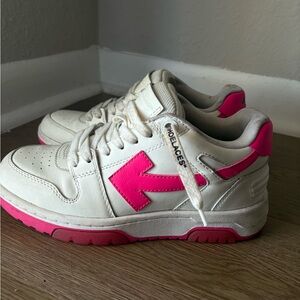 Off-White Women's Sneakers in White and Pink